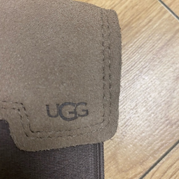 Uggs distressed lookleather boots size 9.5 - Picture 2 of 9